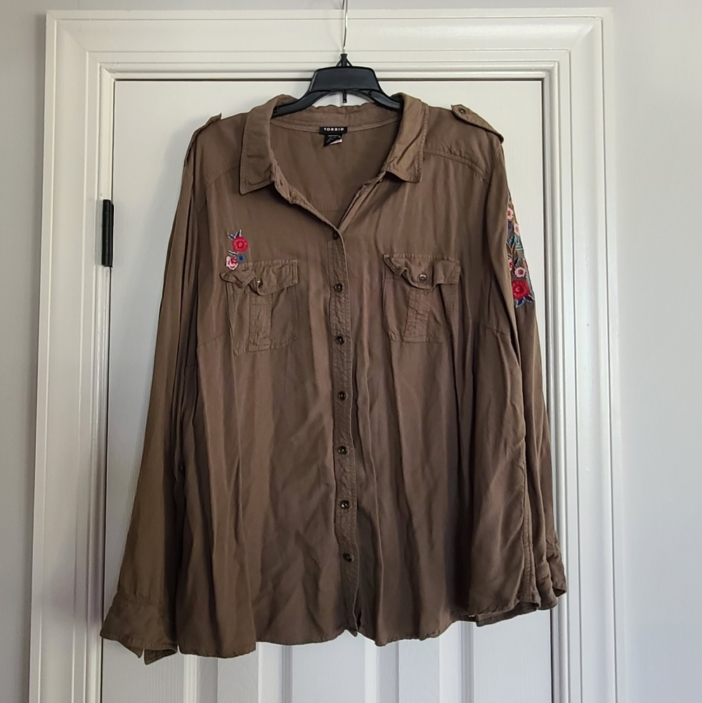 Torrid Floral Embroidered Collared Button Down Shirt Olive Green 3X - Picture 4 of 7